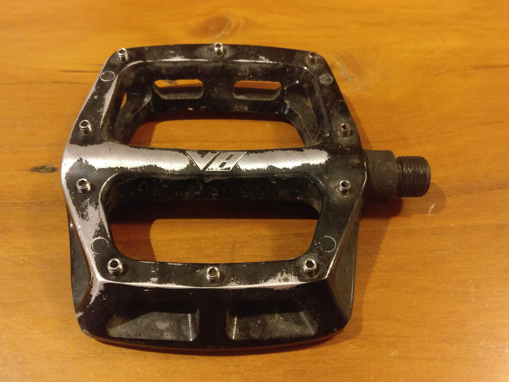 Flat Pedal Showdown – OneUp Composite vs Shimano Saint vs DMR V8 ...