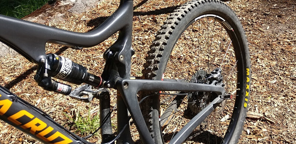 full suspension mountain bike rear lockout