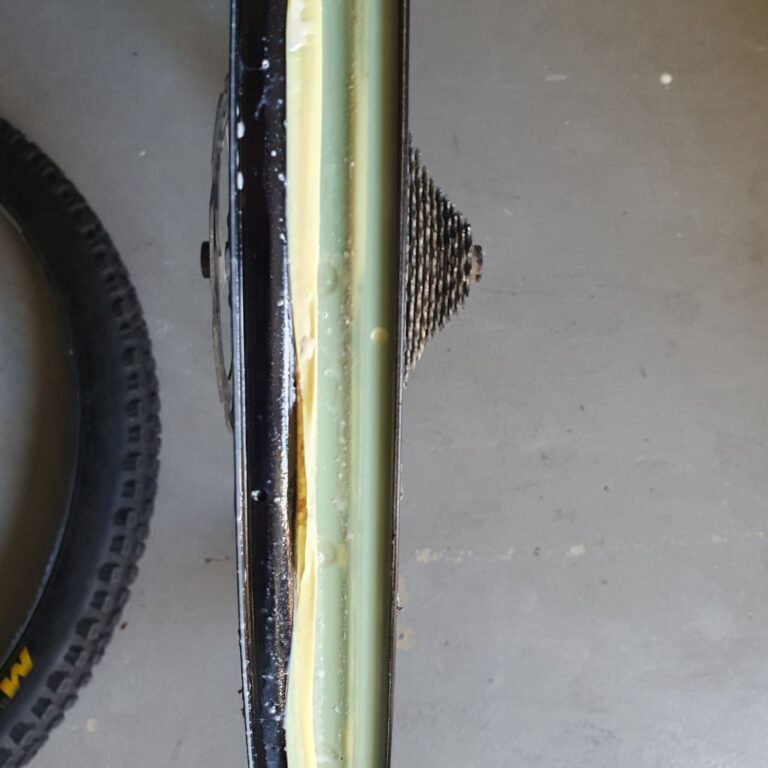 tubeless valve leaking