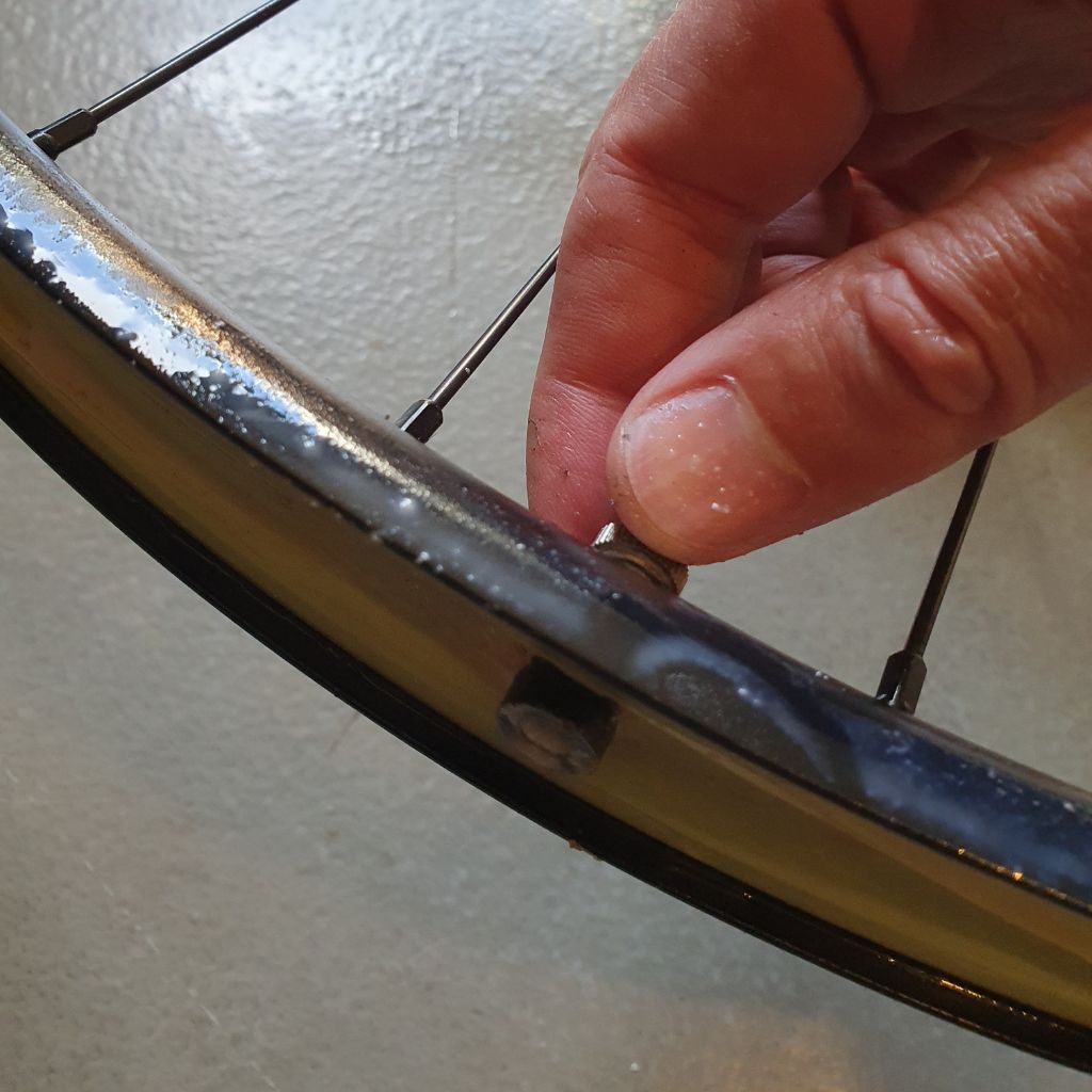 Tubeless valve leaking with bad rim tape